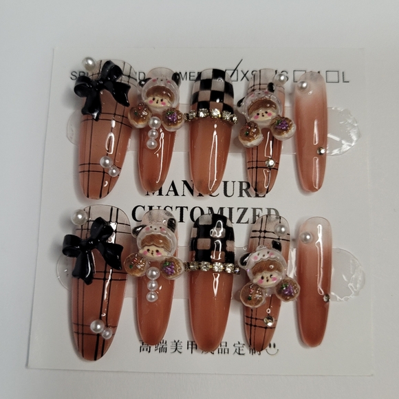 𝐏𝐑𝐄𝐒𝐒-𝐎𝐍 𝐍𝐀𝐈𝐋𝐒 - Picture 5 of 8